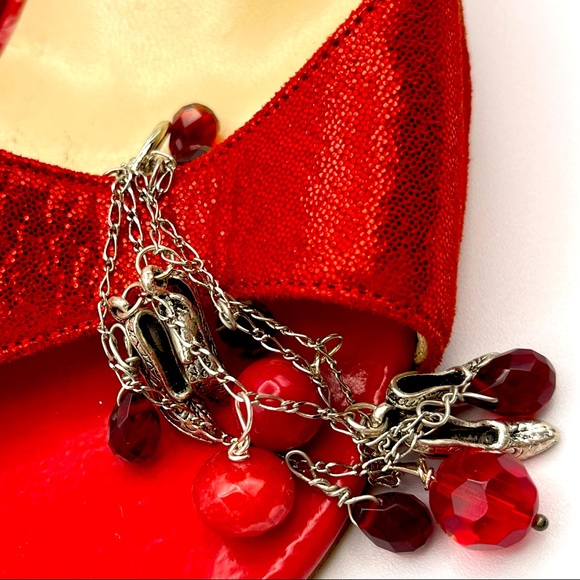 NWT DOUBLE STRAND CRYSTAL CHARM BRACELET IN REGAL RED TONES & SILVER TONED SHOES - Picture 12 of 15